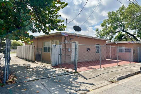 Купить коммерческую недвижимость в Опа-Локка, Флорида 261.52м2, № 2021349 - фото 16