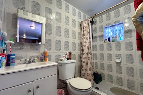 Купить коммерческую недвижимость в Опа-Локка, Флорида 261.52м2, № 2021349 - фото 13