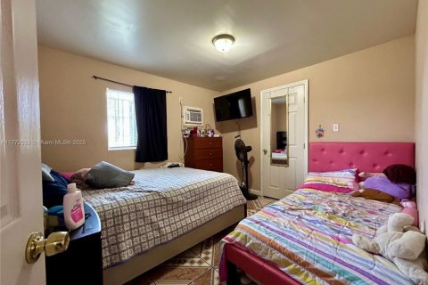 Купить коммерческую недвижимость в Опа-Локка, Флорида 261.52м2, № 2021349 - фото 8