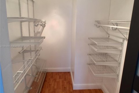 Condominio en venta en Miami Beach, Florida, 1 dormitorio, 67.82 m2 № 1926093 - foto 10