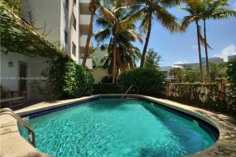 Condominio en venta en Miami Beach, Florida, 1 dormitorio, 67.82 m2 № 1926093 - foto 2
