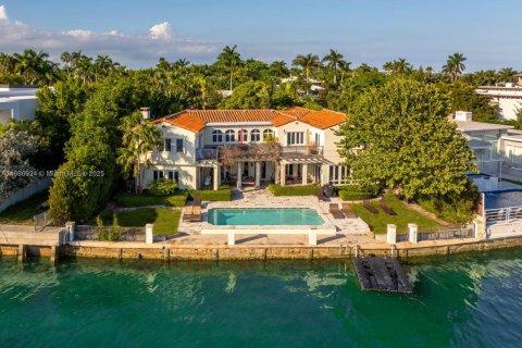 Villa ou maison à Miami Beach, Floride 4 chambres, 469.16 m2 № 2154779