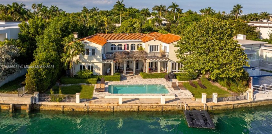 Villa ou maison à Miami Beach, Floride 4 chambres, 469.16 m2 № 2154779