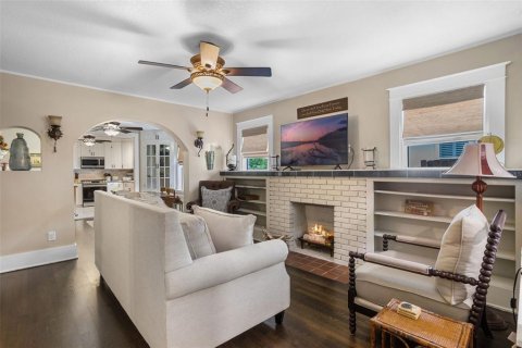 Casa en venta en Mount Dora, Florida, 3 dormitorios, 178.65 m2 № 1914702 - foto 2