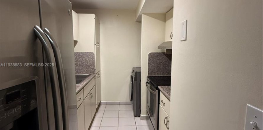 Condo in Miami, Florida, 2 bedrooms  № 1994288