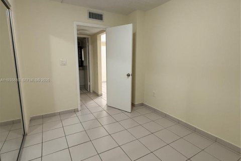 Condo in Miami, Florida, 2 bedrooms  № 1994288 - photo 19