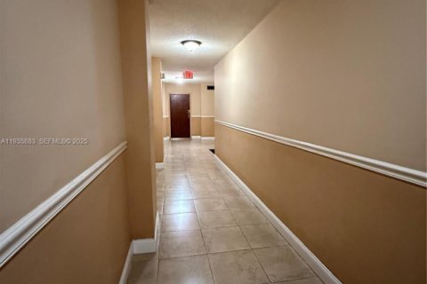 Condo in Miami, Florida, 2 bedrooms  № 1994288 - photo 24