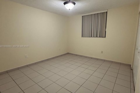Condo in Miami, Florida, 2 bedrooms  № 1994288 - photo 8