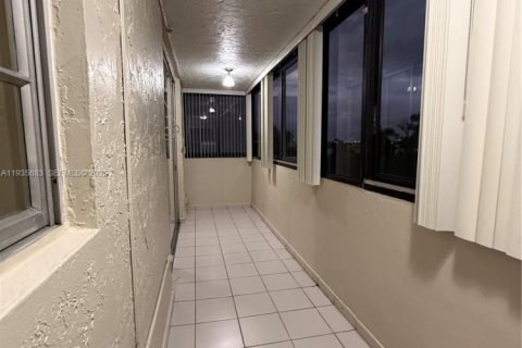 Condo in Miami, Florida, 2 bedrooms  № 1994288 - photo 22