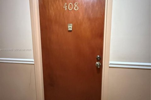 Condo in Miami, Florida, 2 bedrooms  № 1994288 - photo 23