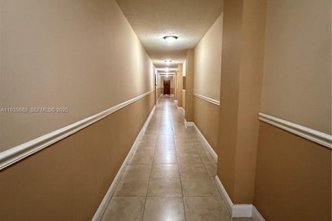 Condo in Miami, Florida, 2 bedrooms  № 1994288 - photo 25