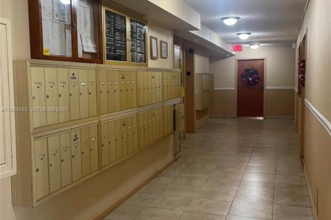 Condo in Miami, Florida, 2 bedrooms  № 1994288 - photo 30