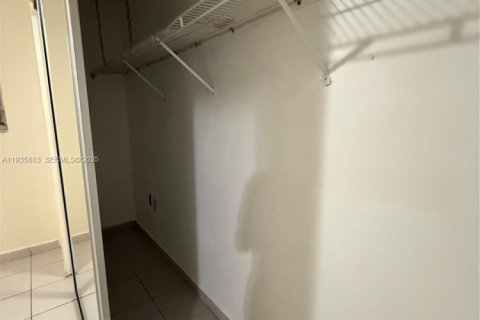 Condo in Miami, Florida, 2 bedrooms  № 1994288 - photo 20