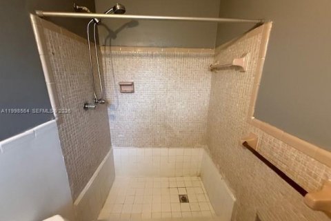 Commercial property in Fort Lauderdale, Florida 211.35 sq.m. № 2060437 - photo 12