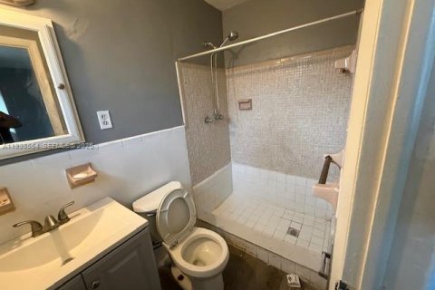 Commercial property in Fort Lauderdale, Florida 211.35 sq.m. № 2060437 - photo 11