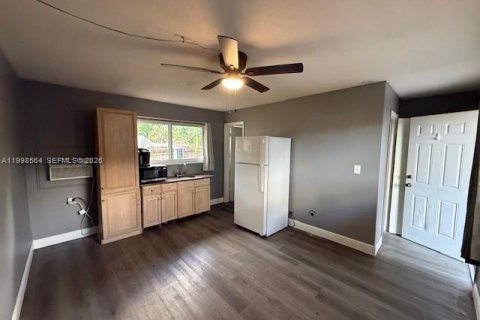 Commercial property in Fort Lauderdale, Florida 211.35 sq.m. № 2060437 - photo 13