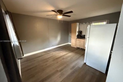 Commercial property in Fort Lauderdale, Florida 211.35 sq.m. № 2060437 - photo 3