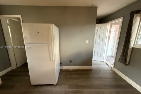 Commercial property in Fort Lauderdale, Florida 211.35 sq.m. № 2060437 - photo 9