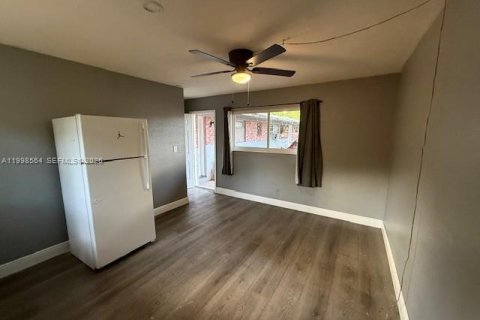 Commercial property in Fort Lauderdale, Florida 211.35 sq.m. № 2060437 - photo 8