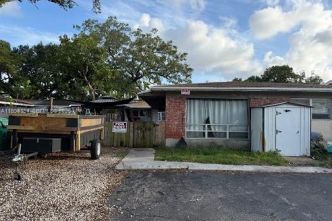 Commercial property in Fort Lauderdale, Florida 211.35 sq.m. № 2060437