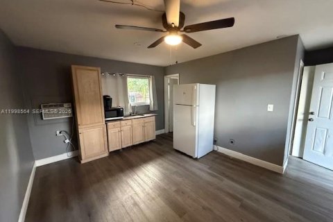 Commercial property in Fort Lauderdale, Florida 211.35 sq.m. № 2060437 - photo 5