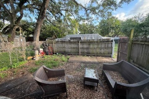 Commercial property in Fort Lauderdale, Florida 211.35 sq.m. № 2060437 - photo 16