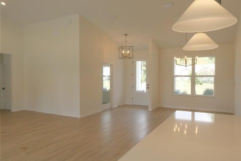 House in Silver Springs Shores, Florida 3 bedrooms, 203.18 sq.m. № 1510279 - photo 5