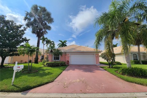 House in Boynton Beach, Florida 3 bedrooms, 155.15 sq.m. № 1922298 - photo 2