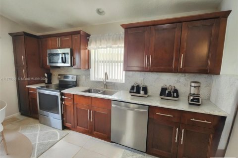 House in Boynton Beach, Florida 3 bedrooms, 155.15 sq.m. № 1922298 - photo 9