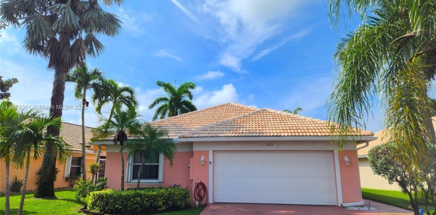 House in Boynton Beach, Florida 3 bedrooms, 155.15 sq.m. № 1922298