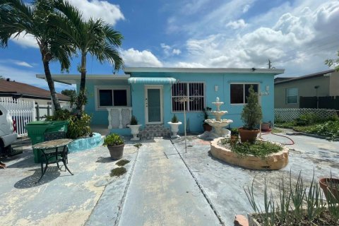 Villa ou maison à Miami, Floride 4 chambres, 157.19 m2 № 2286650