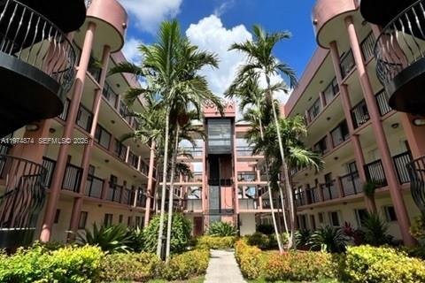 Condo in Hialeah, Florida, 2 bedrooms  № 2036141