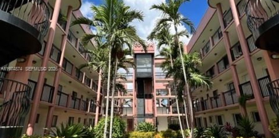 Condo in Hialeah, Florida, 2 bedrooms  № 2036141