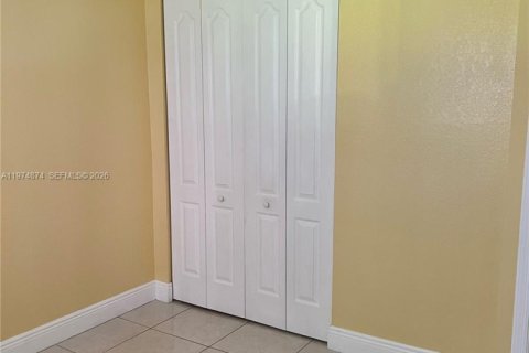 Condo in Hialeah, Florida, 2 bedrooms  № 2036141 - photo 8