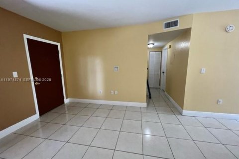 Condo in Hialeah, Florida, 2 bedrooms  № 2036141 - photo 2
