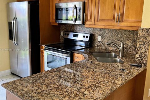 Condo in Hialeah, Florida, 2 bedrooms  № 2036141 - photo 4
