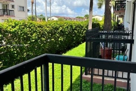 Condo in Hialeah, Florida, 2 bedrooms  № 2036141 - photo 17