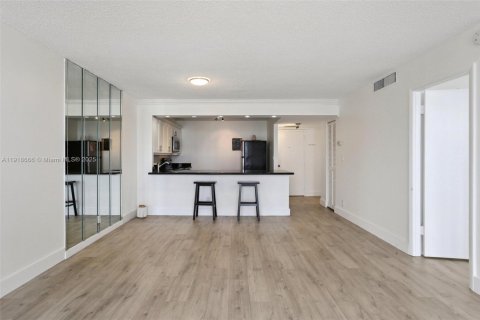 Studio in the Condo in Hallandale Beach, Florida № 2082641 - photo 12