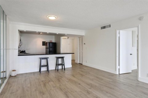 Studio in the Condo in Hallandale Beach, Florida № 2082641 - photo 14
