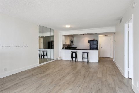 Studio in the Condo in Hallandale Beach, Florida № 2082641 - photo 13