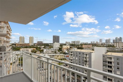 Studio in the Condo in Hallandale Beach, Florida № 2082641 - photo 22