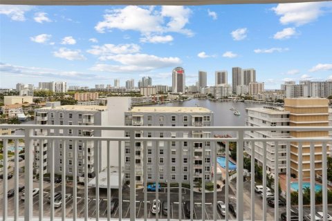 Studio in the Condo in Hallandale Beach, Florida № 2082641 - photo 24
