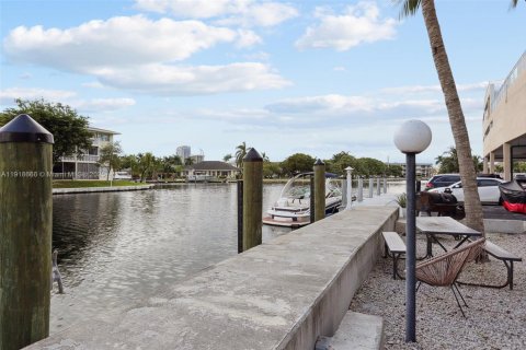 Studio in the Condo in Hallandale Beach, Florida № 2082641 - photo 4