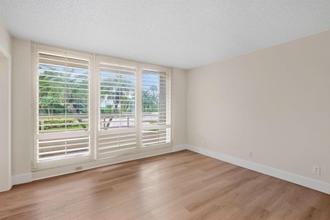 Condo in Boca Raton, Florida, 3 bedrooms  № 2392573 - photo 17