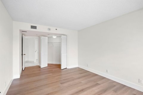 Condo in Boca Raton, Florida, 3 bedrooms  № 2392573 - photo 16