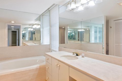 Condo in Boca Raton, Florida, 3 bedrooms  № 2392573 - photo 22