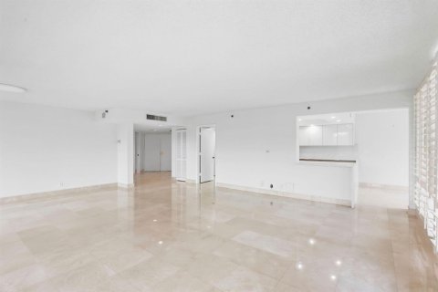 Condo in Boca Raton, Florida, 3 bedrooms  № 2392573 - photo 8