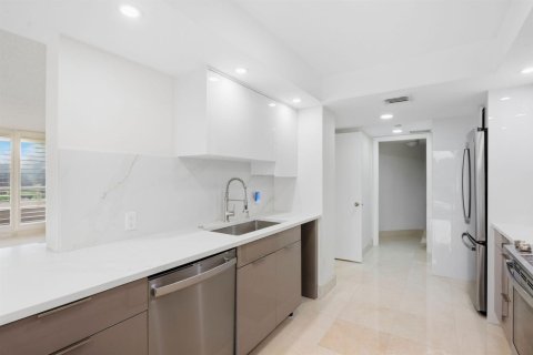 Condo in Boca Raton, Florida, 3 bedrooms  № 2392573 - photo 11