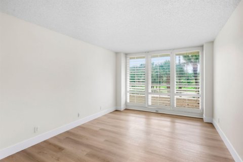 Condo in Boca Raton, Florida, 3 bedrooms  № 2392573 - photo 15