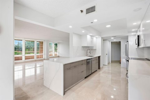 Condo in Boca Raton, Florida, 3 bedrooms  № 2392573 - photo 10